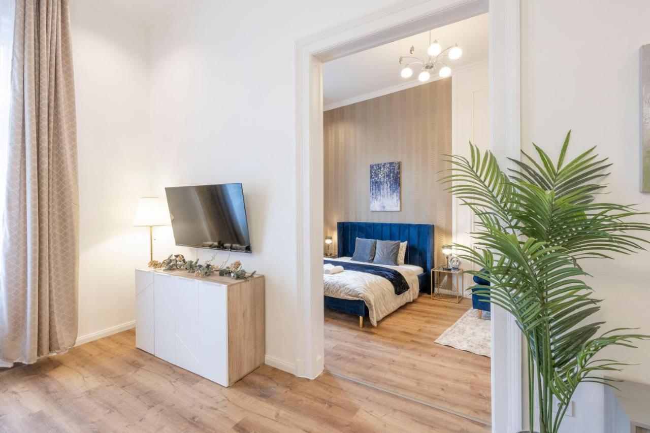 Luxurious Central Grand Home W/ 3Bedrm 2Bathrm Budapest Eksteriør bilde