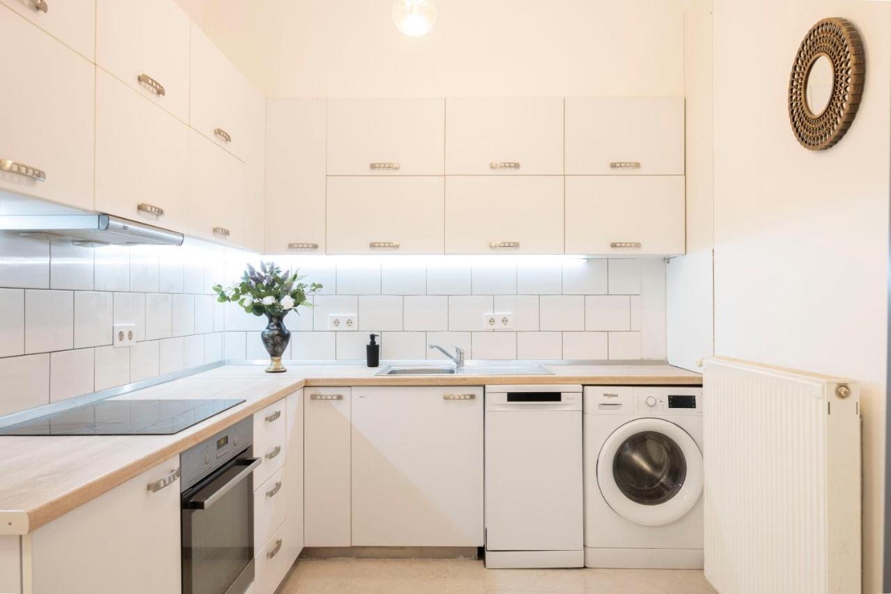 Luxurious Central Grand Home W/ 3Bedrm 2Bathrm Budapest Eksteriør bilde