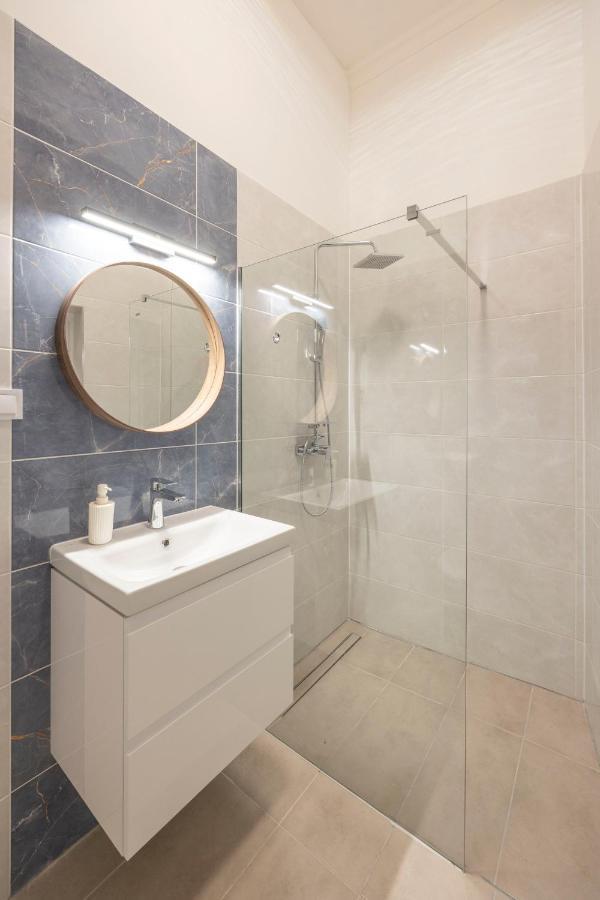 Luxurious Central Grand Home W/ 3Bedrm 2Bathrm Budapest Eksteriør bilde