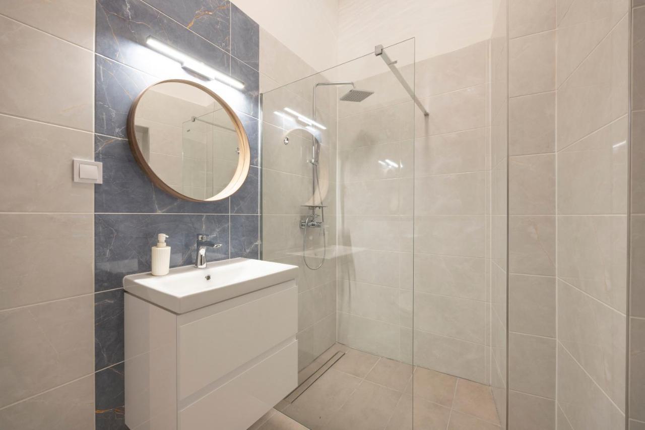 Luxurious Central Grand Home W/ 3Bedrm 2Bathrm Budapest Eksteriør bilde